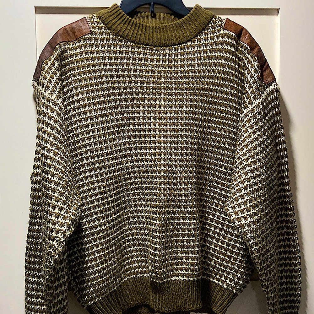 Red Sky - Green & White L Cardigan